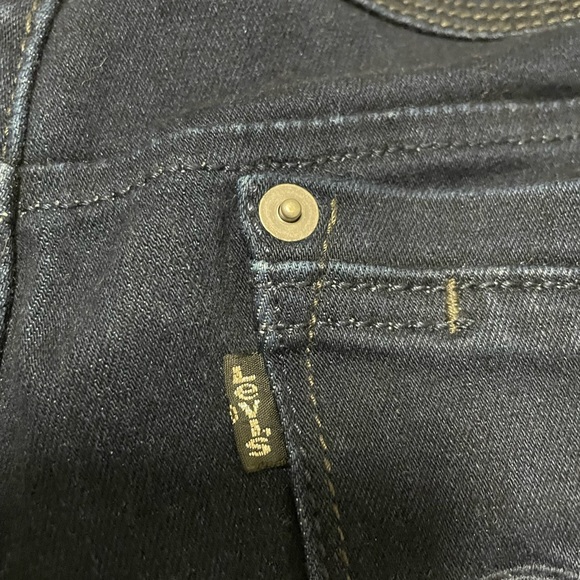 Levi's Flatters & Flaunts Skinny Leg Jeans Women Size 6 - Picture 4 of 4